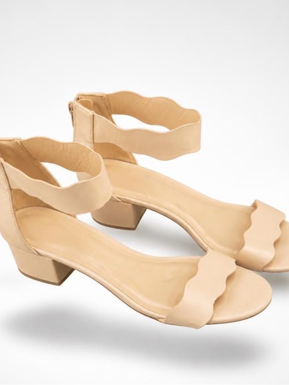 Scalloped Strap Block Heel Sandals in Light Nude. New Women’s 8.5 shoes.